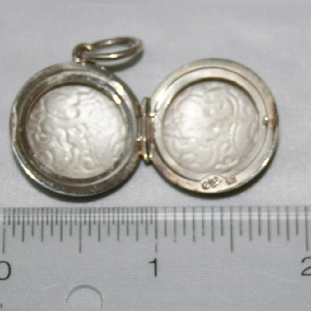 Rare Vintage Silpada Sterling Silver Etched Dragon Locket Pendant - Picture 10 of 15